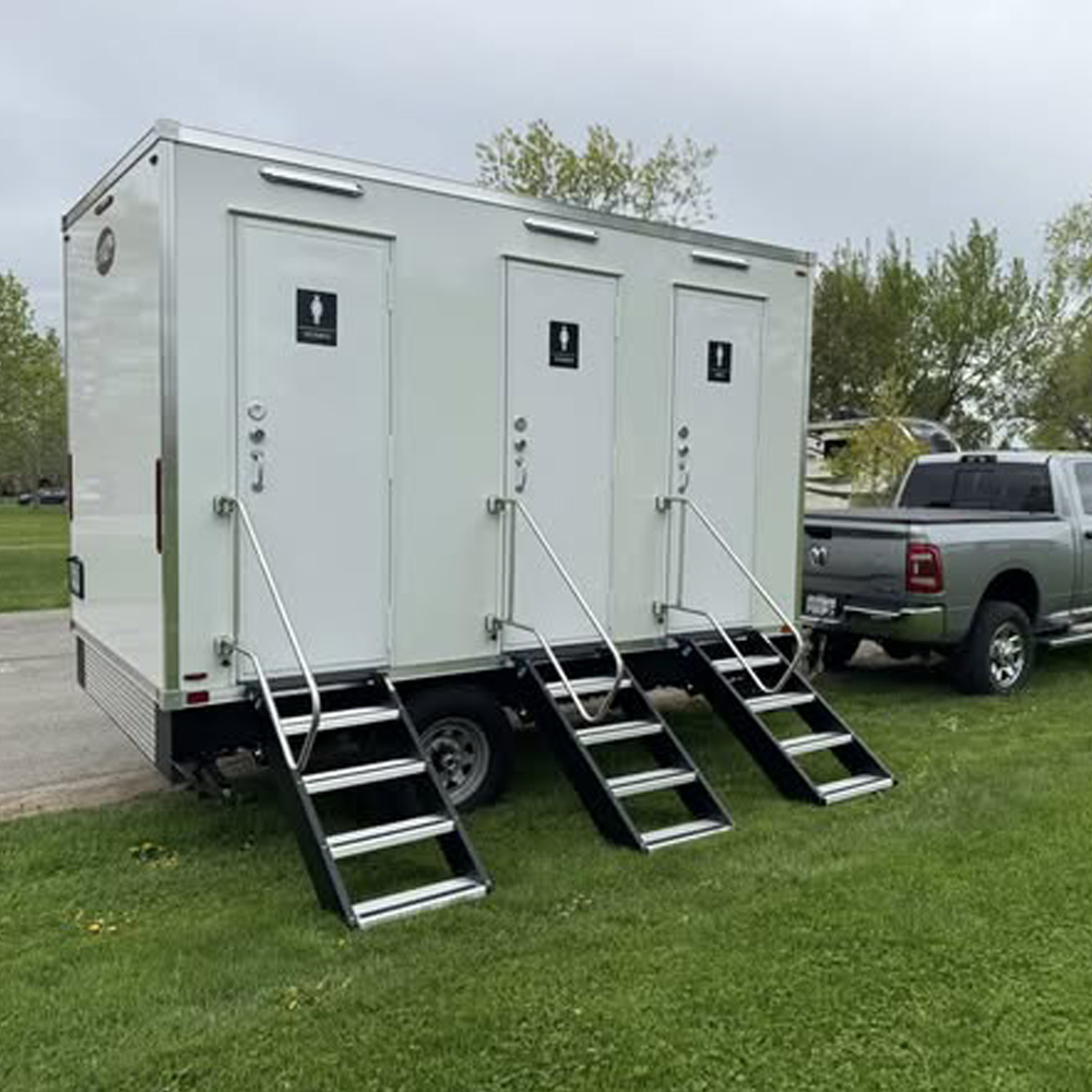 Mobile Toilet Trailer Luxury 3 - đánh giá và giá Outdoor Lighting Rental